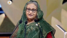 কান্নায় ভেঙে পড়লেন সাবেক আনসার সদস্য, খাদ্য সহায়তা দিলেন ইউএনও