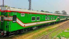 গাইবান্ধা সাদুল্যাপুর উপজেলার নলডাঙ্গা রেলষ্টেশনে সকল ট্রেনেরযাত্রা বিরতি, টিকিট সরবারহের দাবিতে মানববন্ধন ।