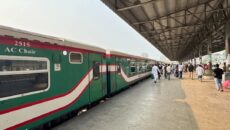 গাইবান্ধা সাদুল্যাপুর উপজেলার নলডাঙ্গা রেলষ্টেশনে সকল আন্তঃনগর ট্রেনেরযাত্রা বিরতি, টিকিট সরবারহ যাত্রী ছাউনী,ওভার ব্রীজ ও স্হায়ী ষ্টেশন মাষ্টার নিয়োগ নলডাঙ্গা মানববন্ধন কর্মসূচি পালন