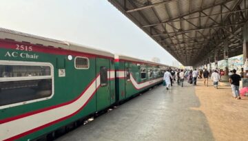 গাইবান্ধা সাদুল্যাপুর উপজেলার নলডাঙ্গা রেলষ্টেশনে সকল আন্তঃনগর ট্রেনেরযাত্রা বিরতি, টিকিট সরবারহ যাত্রী ছাউনী,ওভার ব্রীজ ও স্হায়ী ষ্টেশন মাষ্টার নিয়োগ নলডাঙ্গা মানববন্ধন কর্মসূচি পালন
