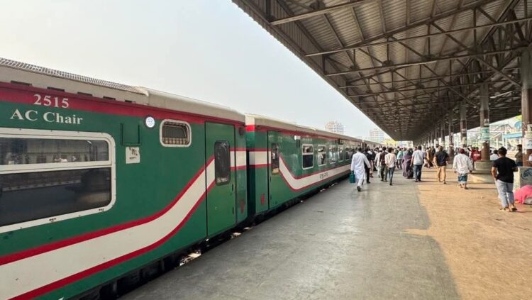 গাইবান্ধা সাদুল্যাপুর উপজেলার নলডাঙ্গা রেলষ্টেশনে সকল আন্তঃনগর ট্রেনেরযাত্রা বিরতি, টিকিট সরবারহ যাত্রী ছাউনী,ওভার ব্রীজ ও স্হায়ী ষ্টেশন মাষ্টার নিয়োগ নলডাঙ্গা মানববন্ধন কর্মসূচি পালন