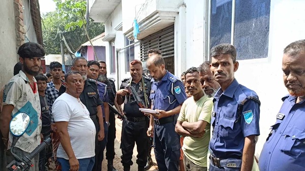 চাঁদা না দেওয়ায় সাংবাদিকের উপর হাতুড়ি হামলা