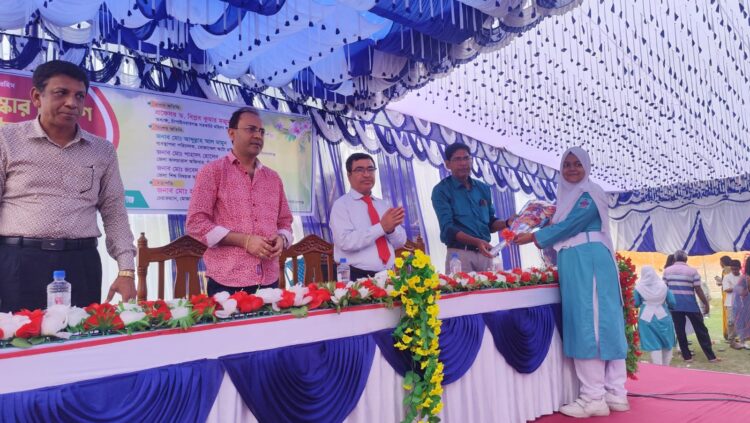 ​চাঁপাইনবাবগঞ্জে এম এম হক আইডিয়াল স্কুলের বার্ষিক ক্রীড়া ও সাংস্কৃতিক অনুষ্ঠান অনুষ্ঠিত