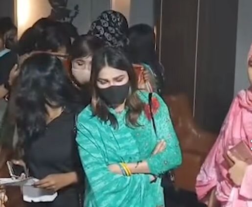 রাজধানীর উত্তরায় মদের বারে নারী পুরুষসহ আটক ১৪০ জন।।