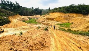 পাহাড় কেটে লেক তৈরির চেষ্টা