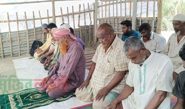 ঝিনাইদহে ৫ওয়াক্ত নামাজ মসজিদে পড়লেই তিন বেলা খাবার ফ্রি