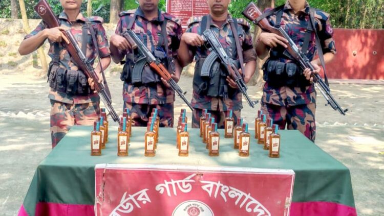 চাঁপাইনবাবগঞ্জে ২৭ বোতল ভারতীয় মদ জব্দ করল ৫৩ বিজিবি