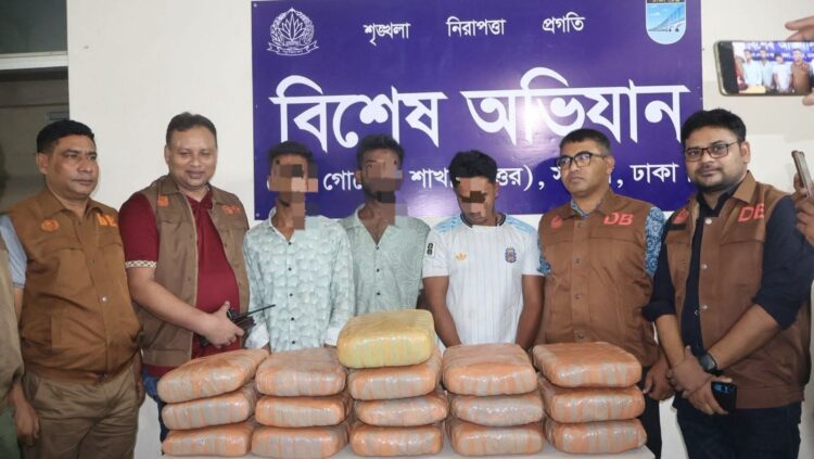 ডিবি উত্তরের বিশেষ অভিযানে ৪০ কেজি গাঁজাসহ তিন মাদক ব্যবসায়ী গ্রেপ্তার, মাদক পরিবহনে ব্যবহৃত মাইক্রোবাস জব্দ