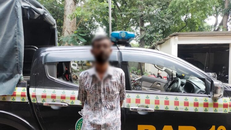 ফরিদপুরের বোয়ালমারী থানার আলোচিত তৌহিদুল ইসলাম (২৬) ক্লুলেস হত্যা মামলার তদন্তে প্রাপ্ত আসামি ওয়াহিদুর রহমান (৪২)’কে গ্রেফতার করেছে র‌্যাব-১০