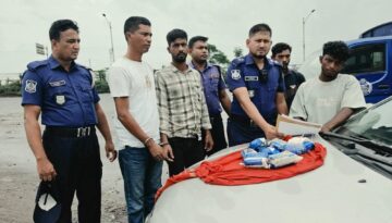 কুমিল্লা দাউদকান্দিতে অভিযান চালিয়ে ১৬ হাজার পিস ইয়াবা ট্যাবলেট ও একটি প্রাইভেট কারসহ দুই মাদক কারবারিকে আটক করেছে পুলিশ।