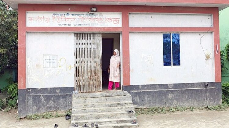 কাক্সিক্ষত স্বাস্থ্যসেবা থেকে বঞ্চিত রোগীরা রূপগঞ্জ উপ-স্বাস্থ্য কেন্দ্রে চিকিৎসক ও ওষুধ সংকটের কারণে