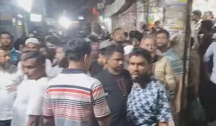 ডেমরা উত্তাল খুনের মামলার আসামি ও দখলদার ডাঃ মাহবুবের পদত্যাগ ও গ্রেপ্তারের দাবিতে গণবিস্ফোরণ! 
