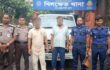 রূপগঞ্জের একটি রিসোর্টে দুর্ধর্ষ ডাকাতি শেষে মাইক্রোবাসে পালিয়ে যাওয়ার সময় ডাকাত দলের দুই সদস্যকে গ্রেপ্তার করেছে পুলিশ