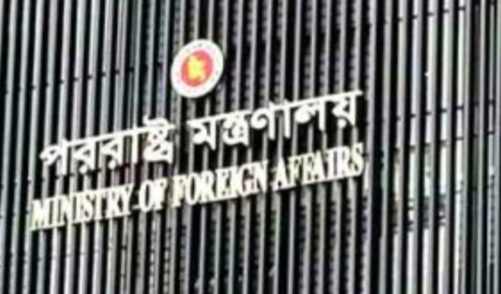 মানবতাবিরোধী অপরাধে দণ্ডিত সাবেক প্রধানমন্ত্রী শেখ হাসিনাকে দিল্লিতে সংবাদ সম্মেলন করতে দেওয়ায় ক্ষুব্ধ হয়েছে ঢাকা।
