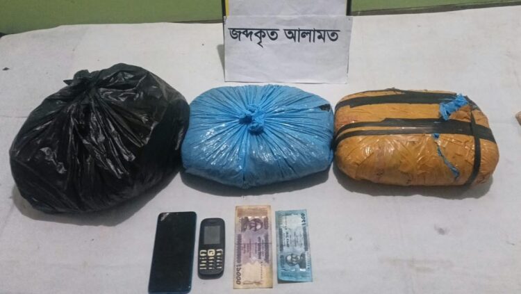 রাজধানীর যাত্রাবাড়ী হতে আনুমানিক ০১ লক্ষ ৩২ হাজার টাকা মূল্যমানের ৪.৪ কেজি গাঁজাসহ ০২ জন মাদক ব্যবসায়ীকে গ্রেফতার করেছে র‌্যাব-১০।
