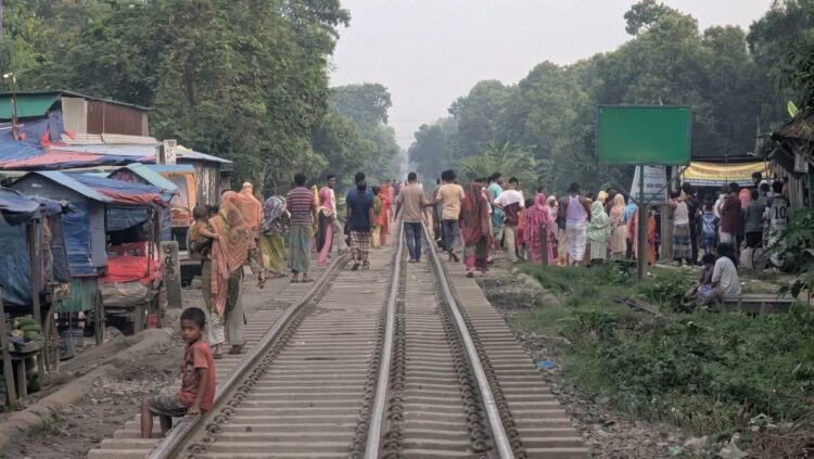 কালিয়াকৈরে ট্রেনে কাটা পড়ে অজ্ঞাত নারীর মৃত্যু