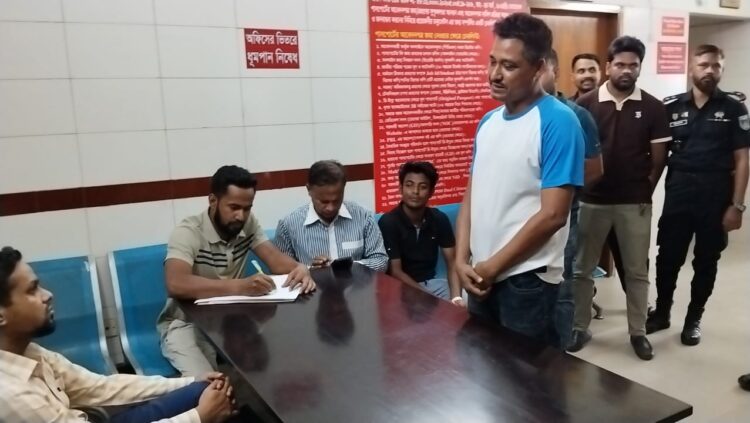 কেরাণীগঞ্জে আঞ্চলিক পাসপোর্ট অফিসে এসআরবি -এর ভ্রাম্যমান আদালত অভিযানে দালাল চক্রের ৩ জনকে জরিমানা ও ১ জনকে কারাদণ্ড।